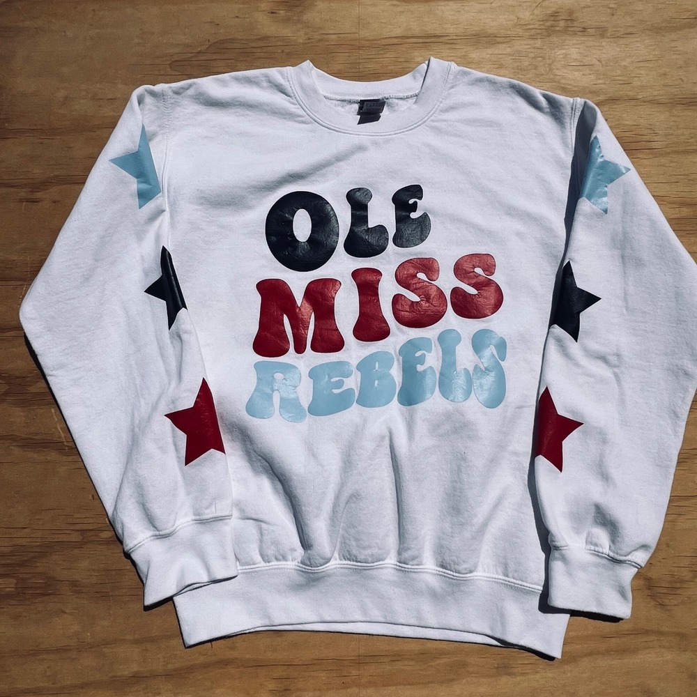 Gildan Ole Miss Rebels Sweatshirt White Small Stars Sleeve Crewneck Heavy Blend - Picture 1 of 8
